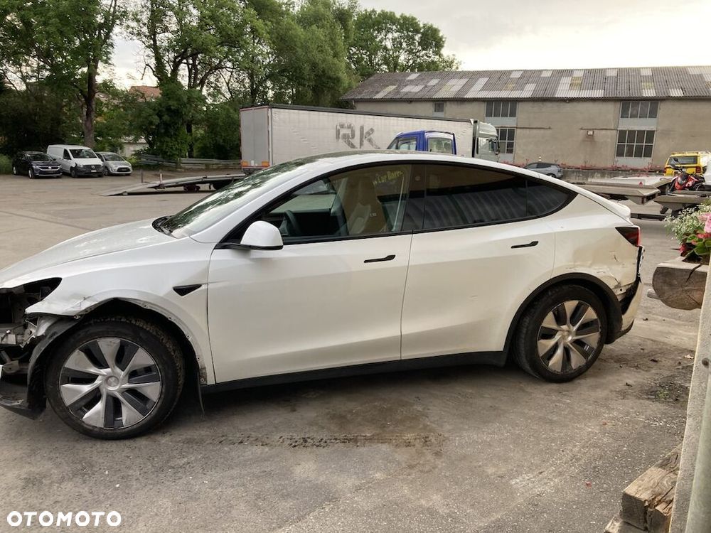 Tesla Model Y Standard - 3