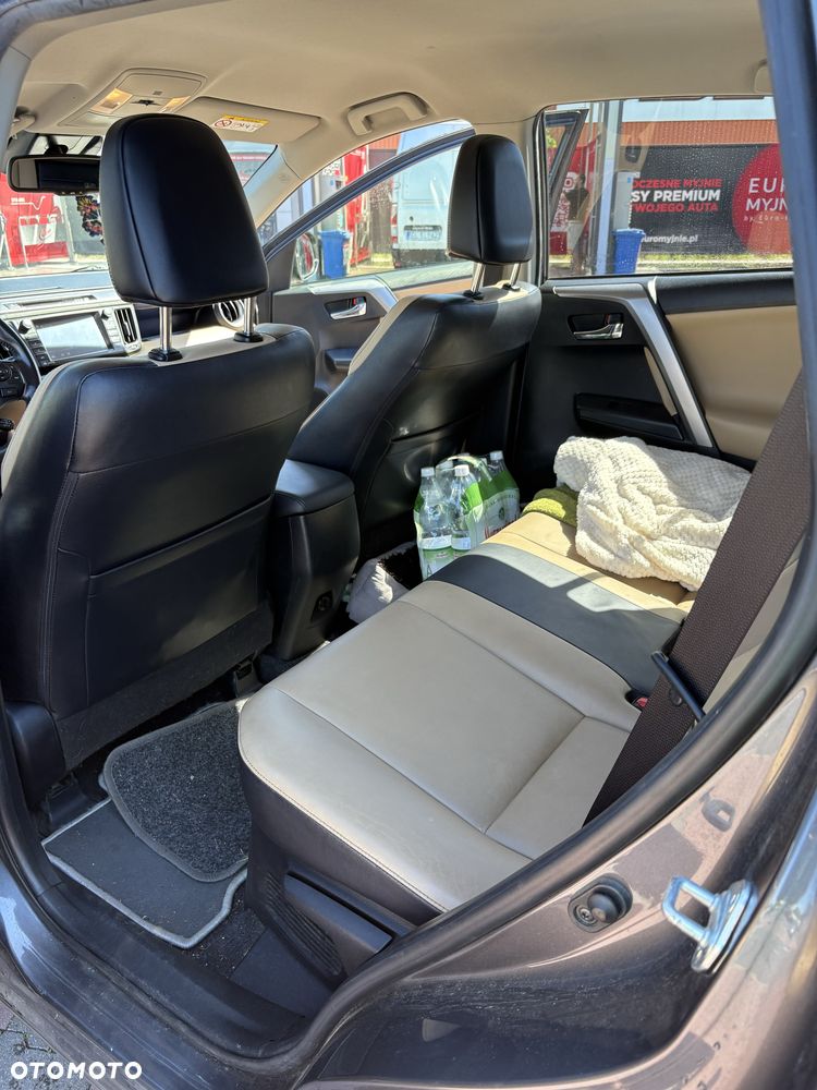Toyota RAV4 - 8