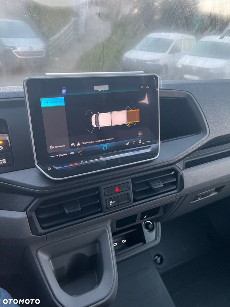 Volkswagen Crafter 35 Skrzyniowy z podwójną kabiną silnik: 2,0 l EU6 SCR 177 KM / skrzynia biegów: 4MOTION automatyczna 8-biegowa rozstaw osi: 4490 mm - 11