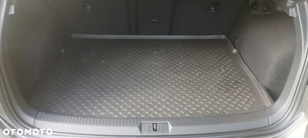 Volkswagen Golf - 33