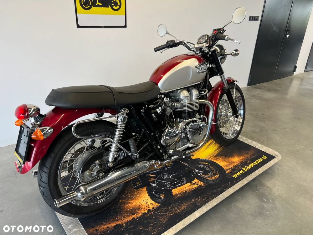 Triumph Bonneville - 19