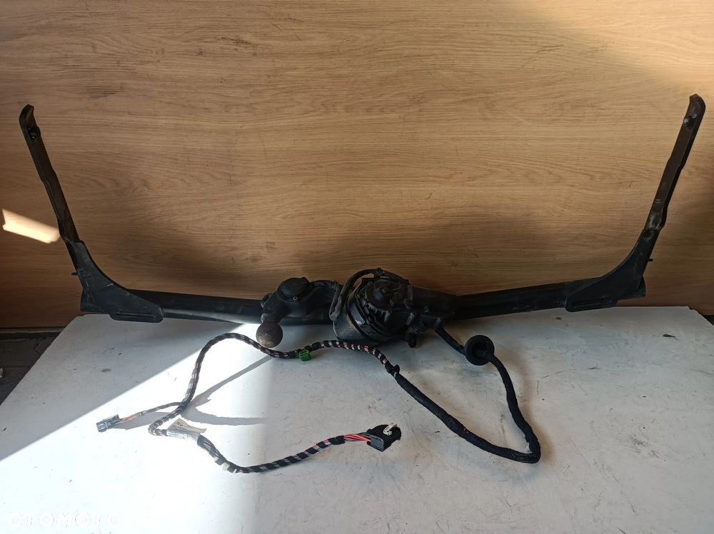 Hak holowniczy elektryczny VW Passat B8 kombi 3G9803881B - 1