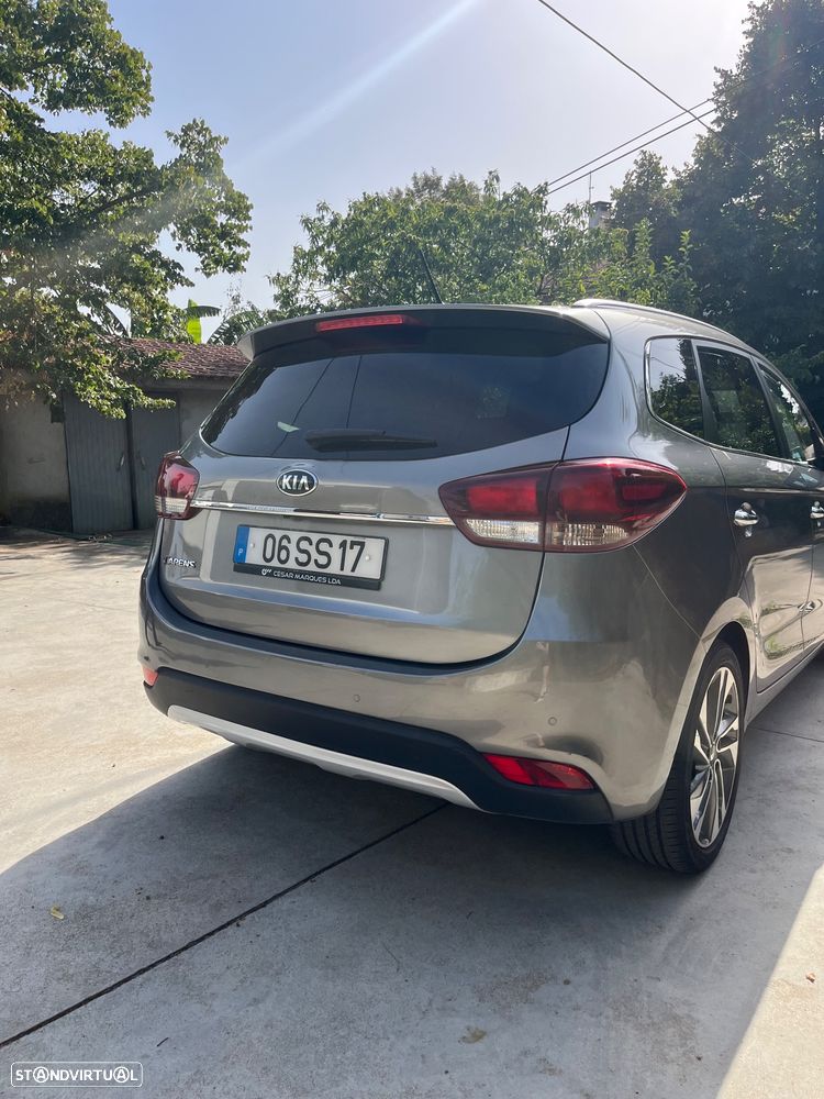 Kia Carens - 2