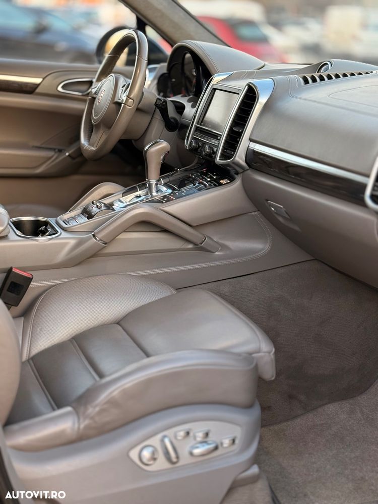 Porsche Cayenne 3.0 L V6 - 13