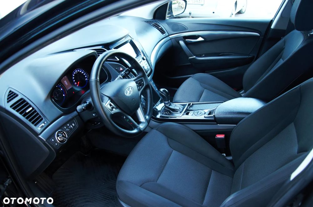 Hyundai i40 Kombi blue 1.6 CRDi DCT Space Plus - 2