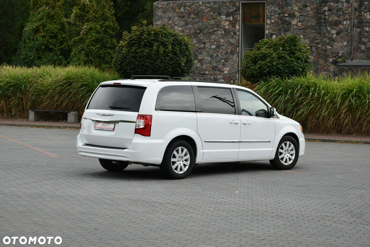 Chrysler Town & Country - 25
