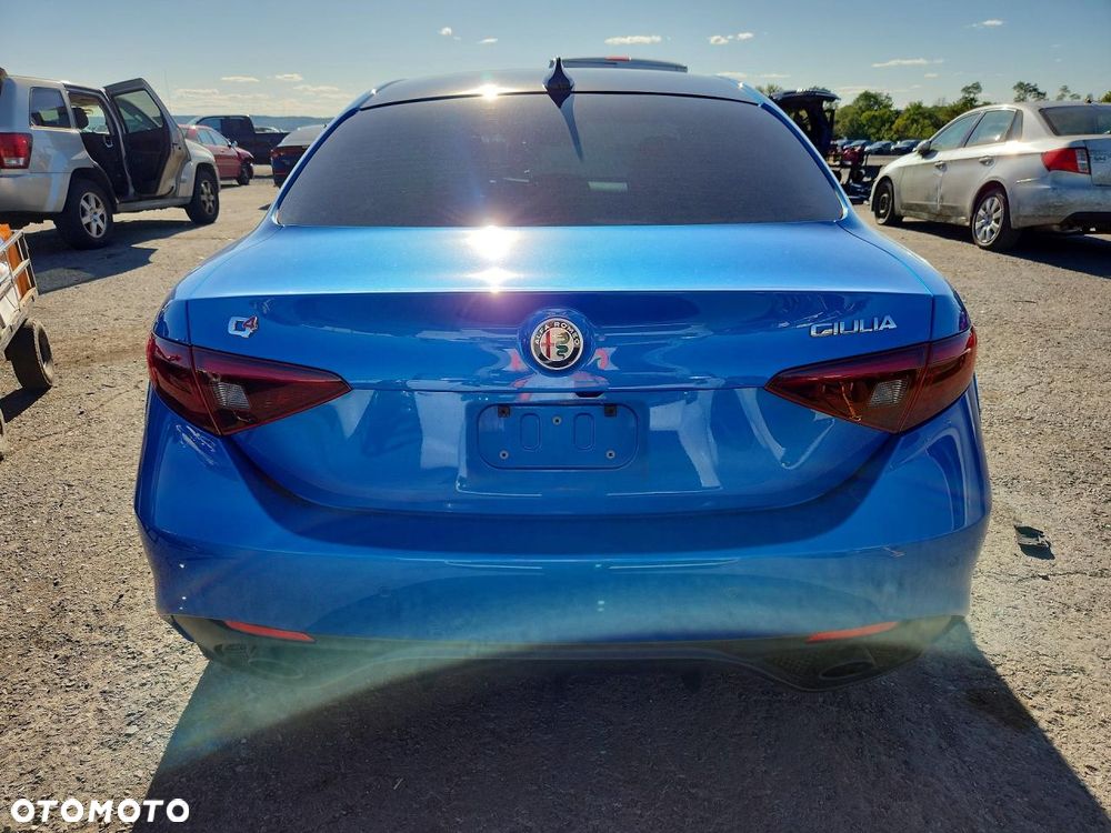 Alfa Romeo Giulia 2.0 Turbo 16V AT8-Q4 Veloce Ti - 10