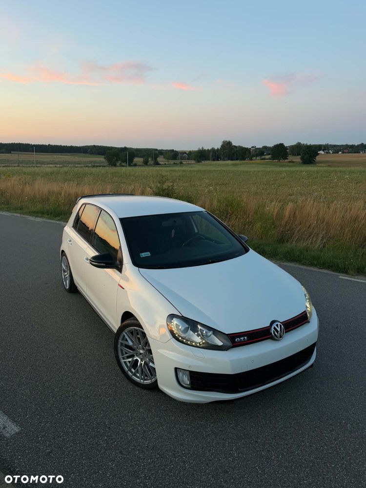 Volkswagen Golf 2.0 TSI GTI - 2