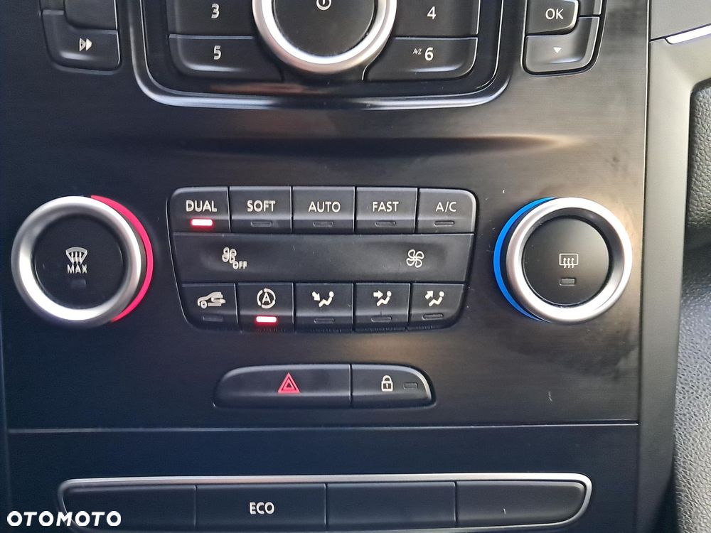 Renault Megane 1.6 SCe Zen - 29