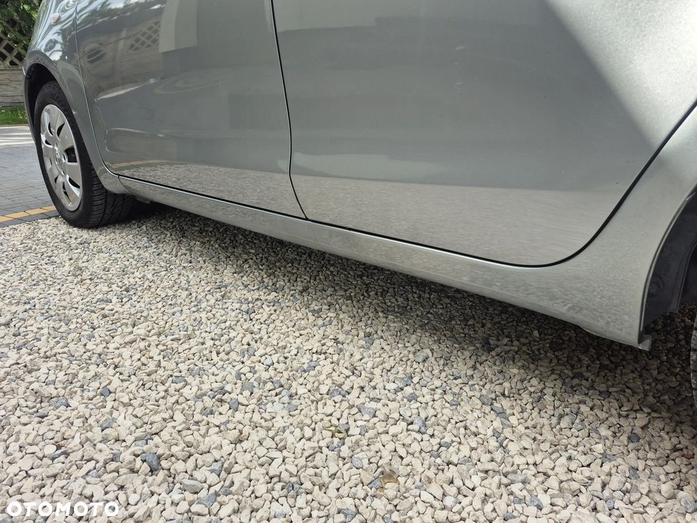 Toyota Yaris 1.3 VVT-i Sol - 19