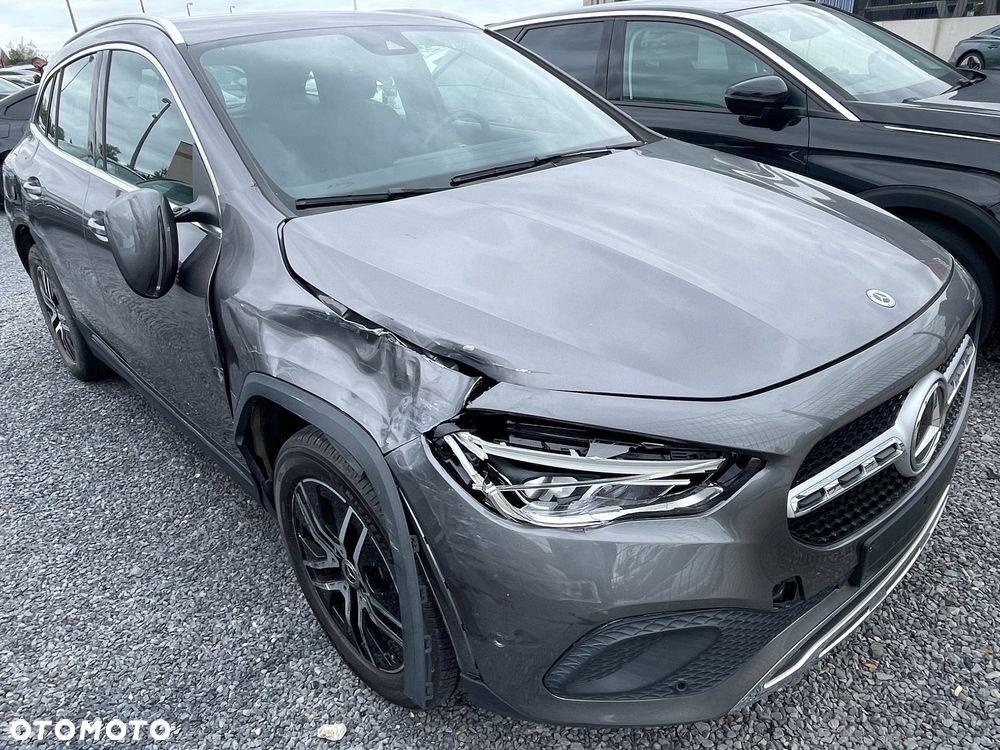 Mercedes-Benz GLA - 4