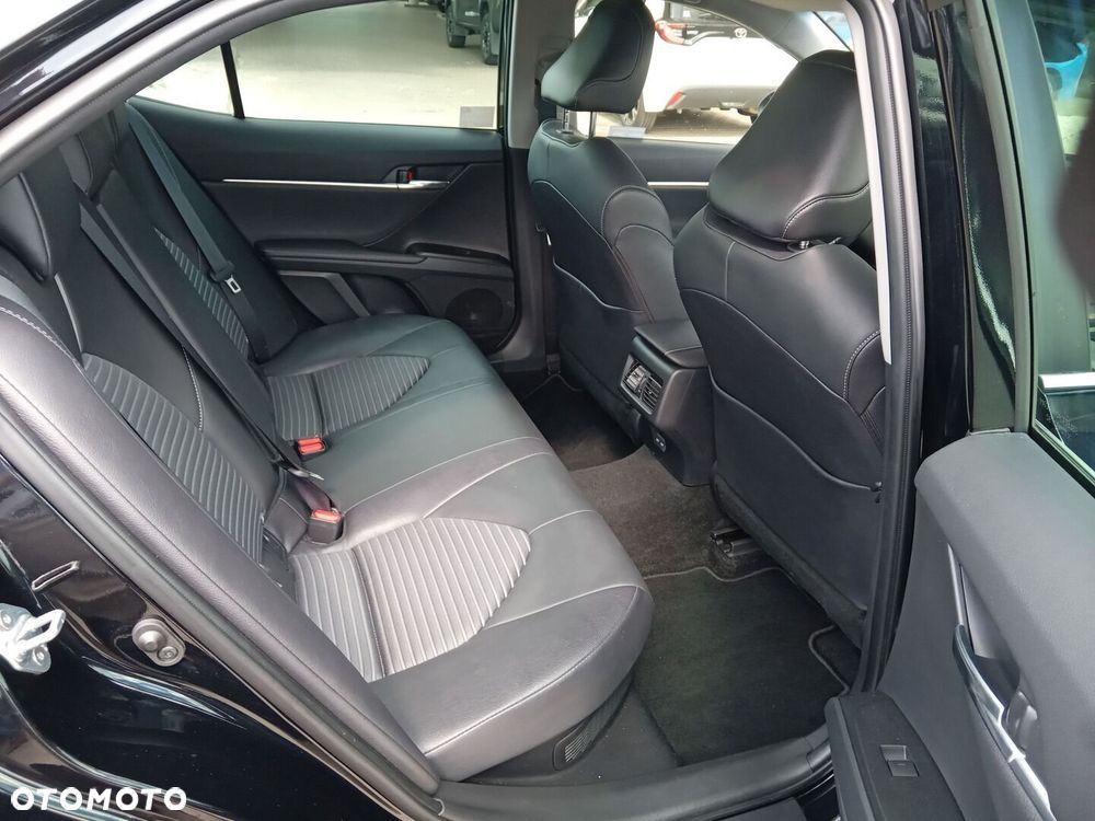 Toyota Camry - 11