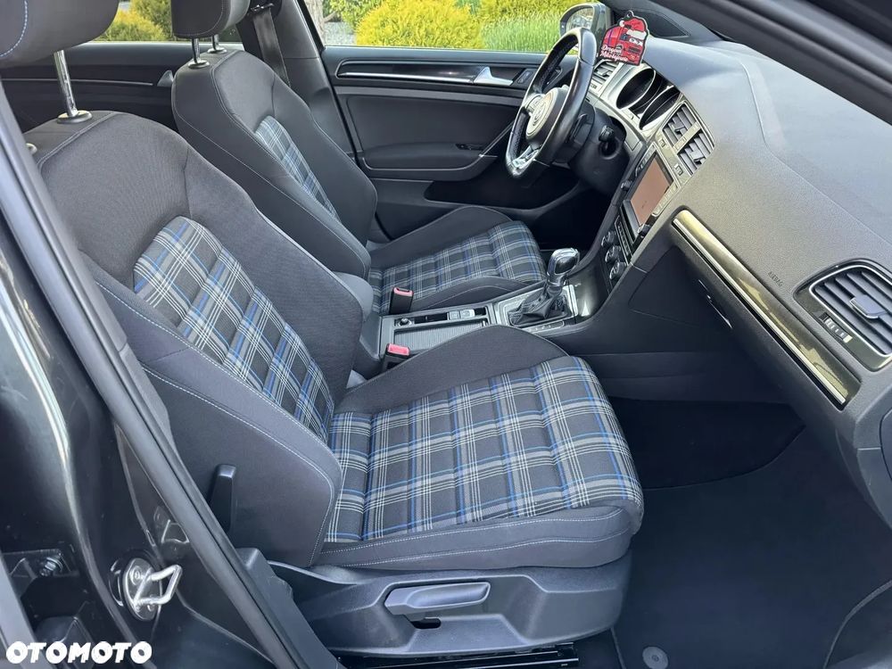 Volkswagen Golf - 11
