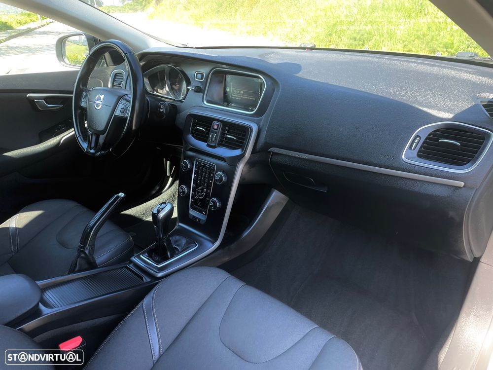 Volvo V40 Cross Country D2 Momentum - 23