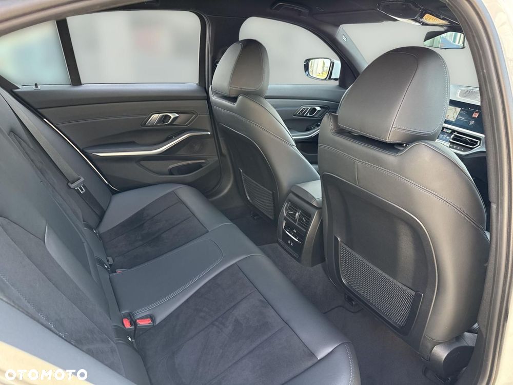 BMW Seria 3 318d M Sport - 15