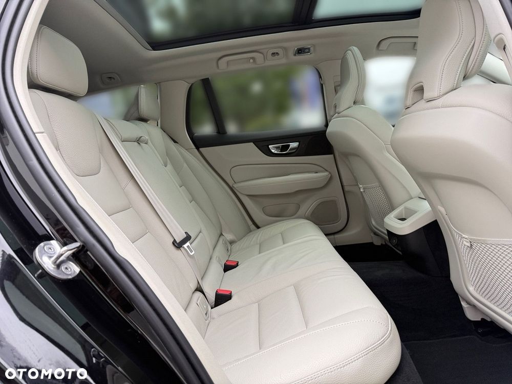 Volvo V60 Cross Country - 26