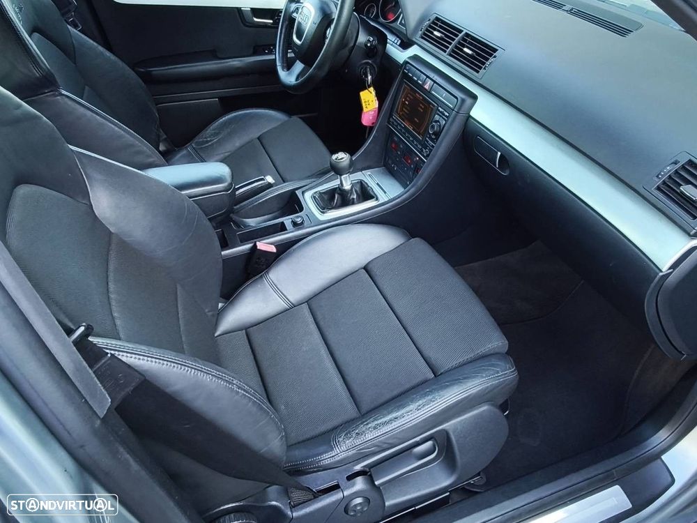 Audi A4 2.0 TDI S-line - 25