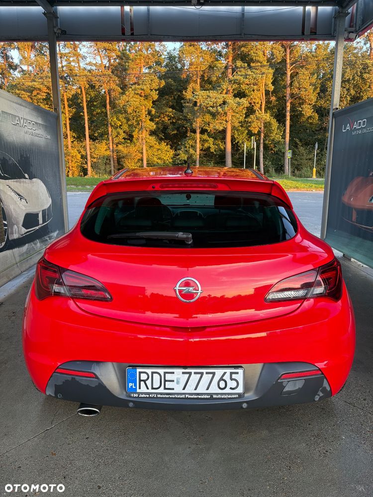 Opel Astra 2011 photo 2