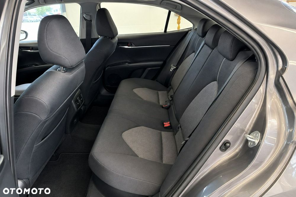Toyota Camry - 16