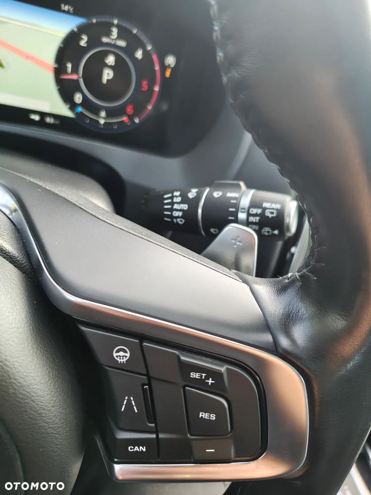 Jaguar F-Pace - 40