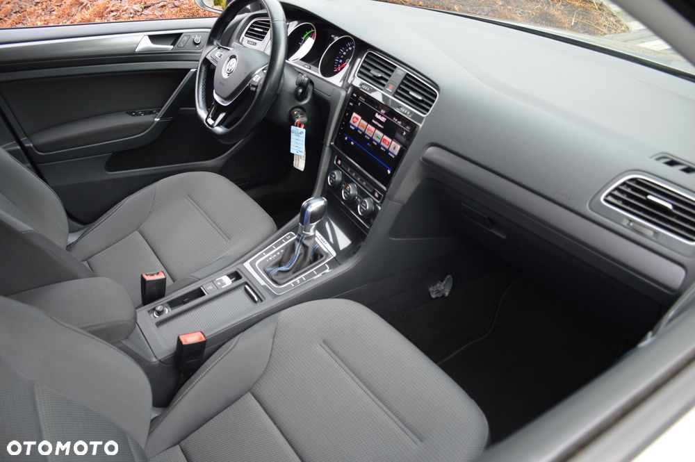 Volkswagen Golf e-Golf - 24