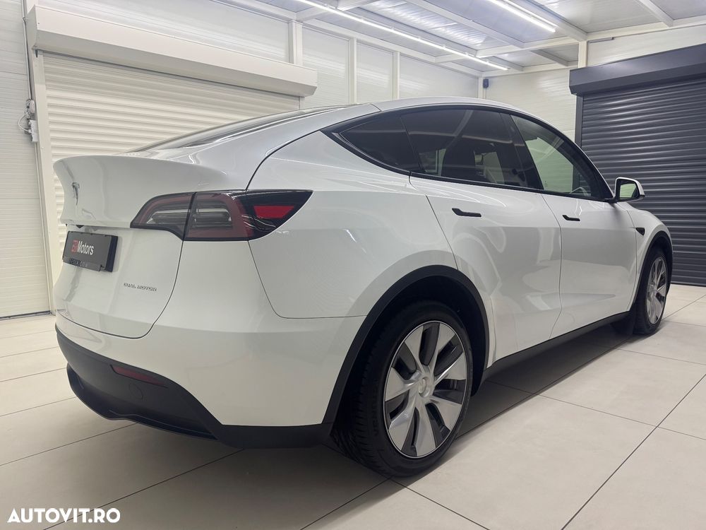 Tesla Model Y Long Range Dual Motor AWD - 3
