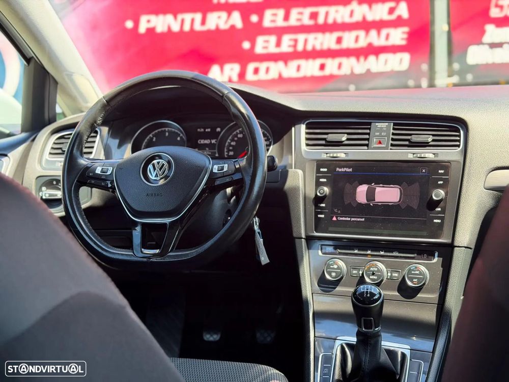 VW Golf 1.6 TDI Confortline - 17