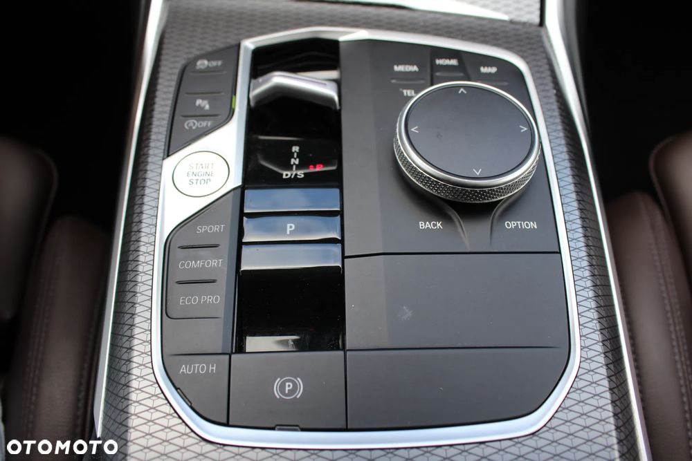 BMW Seria 3 330i xDrive M Sport - 28