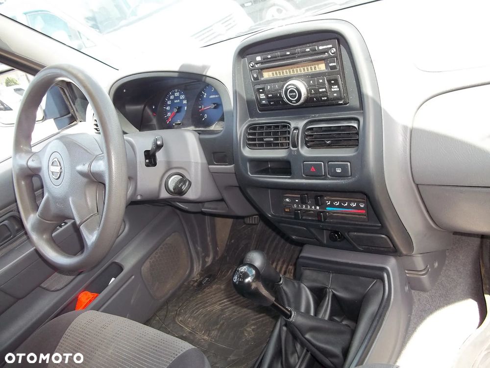 Nissan NP300 Pickup - 8