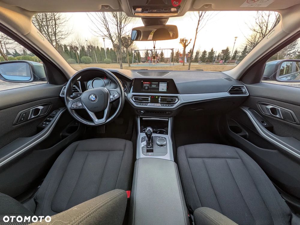 BMW Seria 3 318d - 14