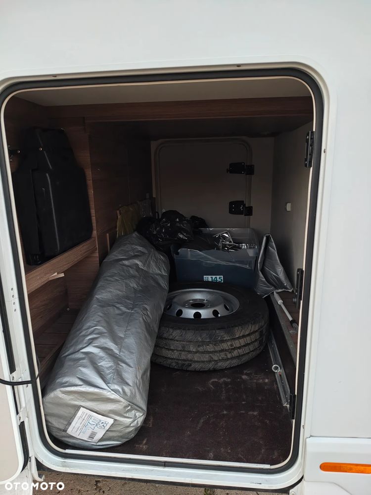 KNAUS Live i700 meg - 38