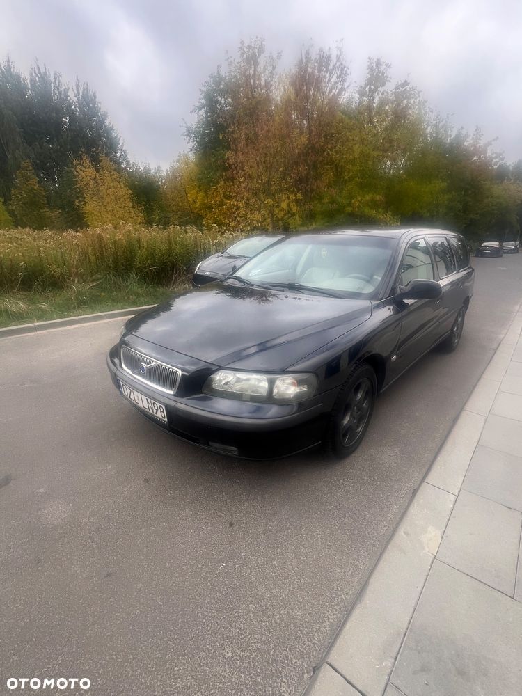 Volvo V70 XC 2.4 D5 AWD - 1