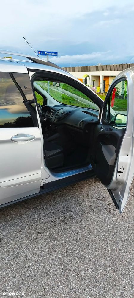 Ford Tourneo Courier 1.5 TDCi Trend - 19