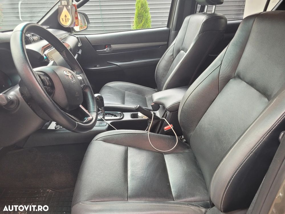 Toyota Hilux 2.8D 204CP 4x4 Double Cab AT Invincible Color Edition - 19