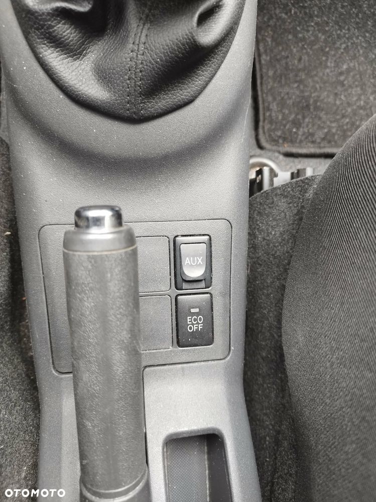Toyota Yaris 1.33 Premium - 11