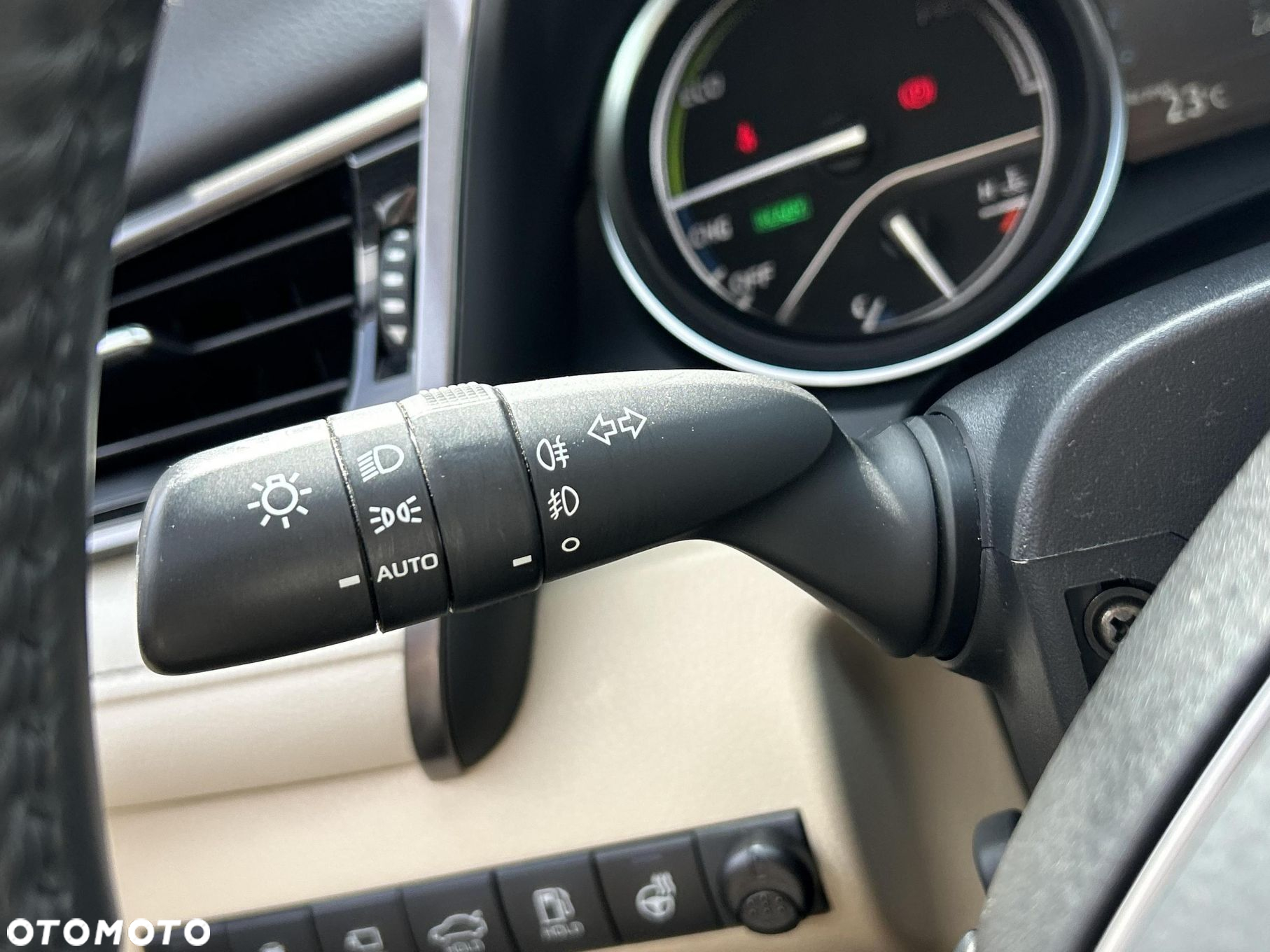 Toyota Camry - 18