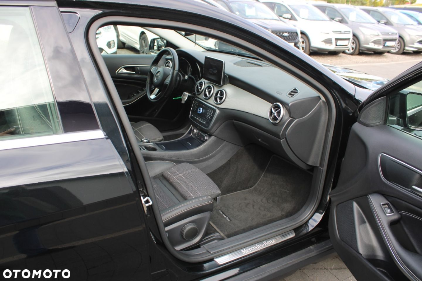 Mercedes-Benz GLA - 32