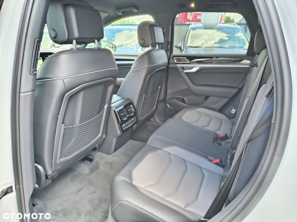 Volkswagen Touareg 3.0 V6 TDI 4Motion R-Line - 12