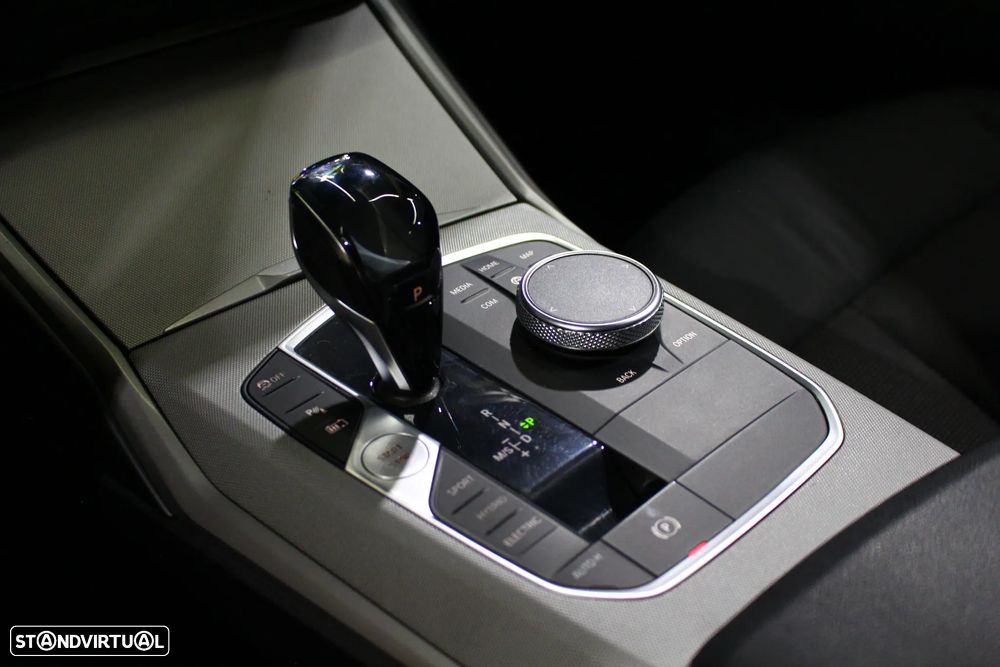 BMW 330 e Line Luxury Auto - 27