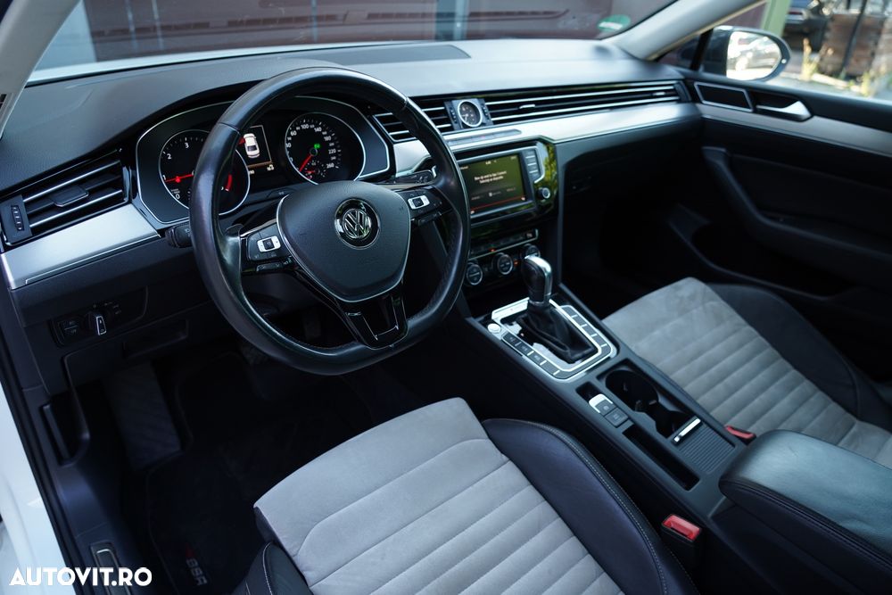 Volkswagen Passat 2.0 TDI SCR 4Motion DSG Highline - 12
