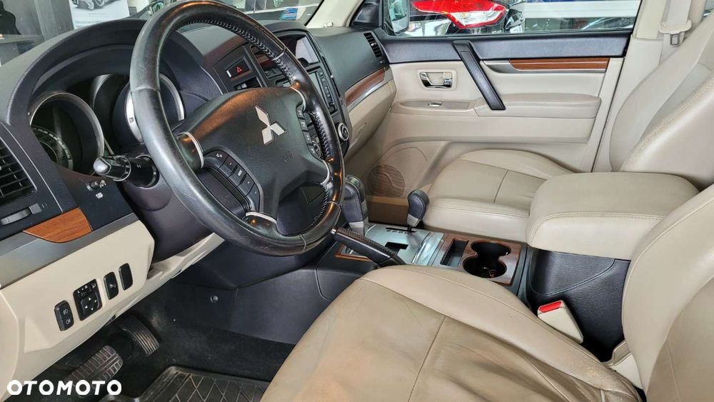 Mitsubishi Pajero - 8