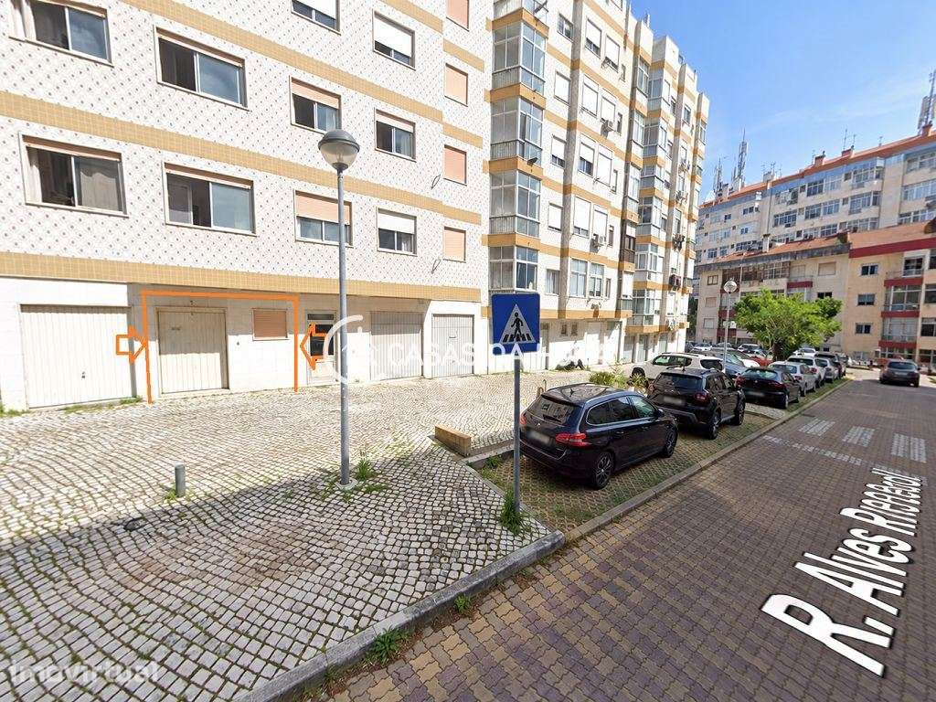 Garagem - Próximo Estação de Comboios de Monte Abraão / Queluz - Grande imagem: 5/5