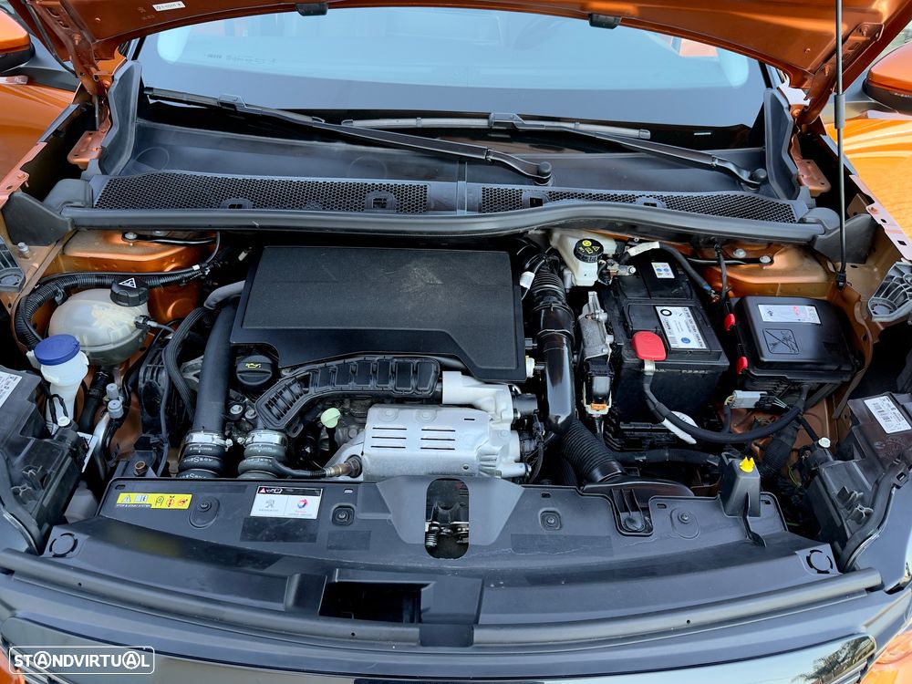 Peugeot 2008 1.2 PureTech Allure Pack - 32