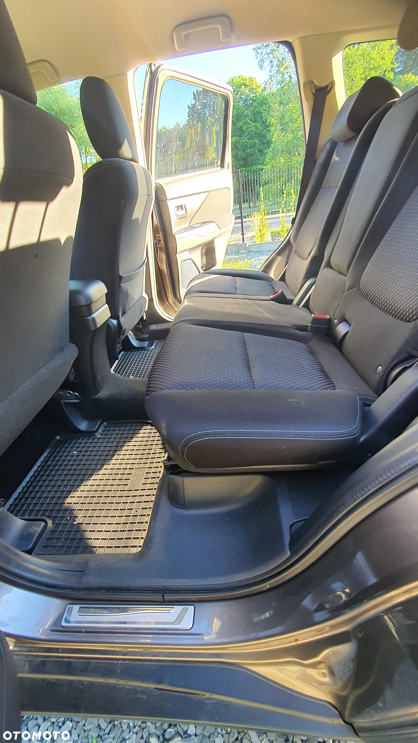 Mitsubishi Outlander - 11
