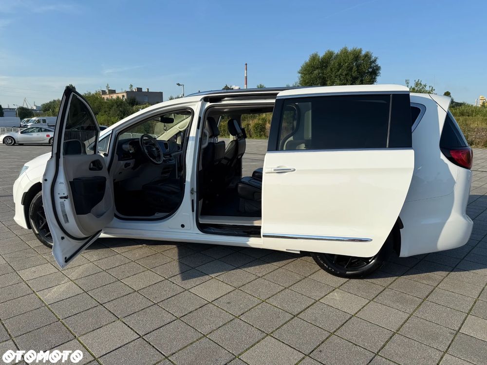 Chrysler Pacifica - 4