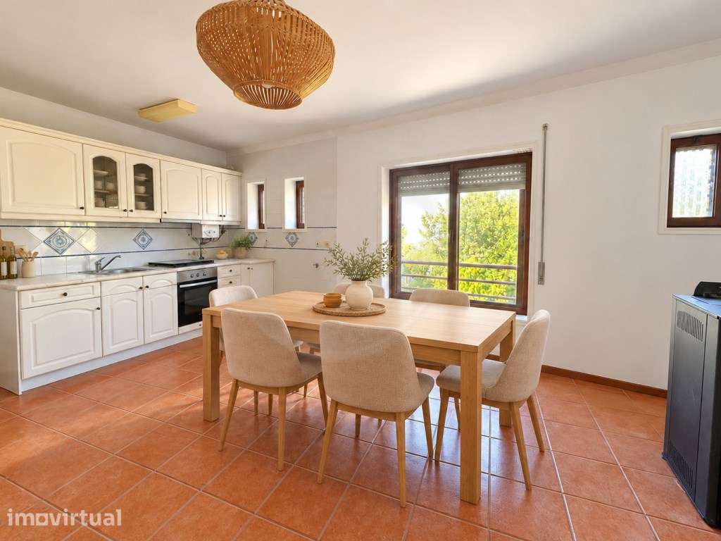 Apartamento T1 transformado em T2 duplex - Grande imagem: 3/36