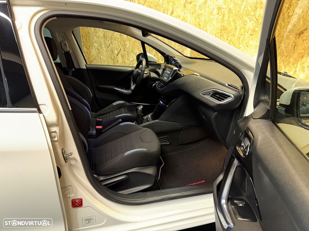 Peugeot 208 82 VTI Allure - 11