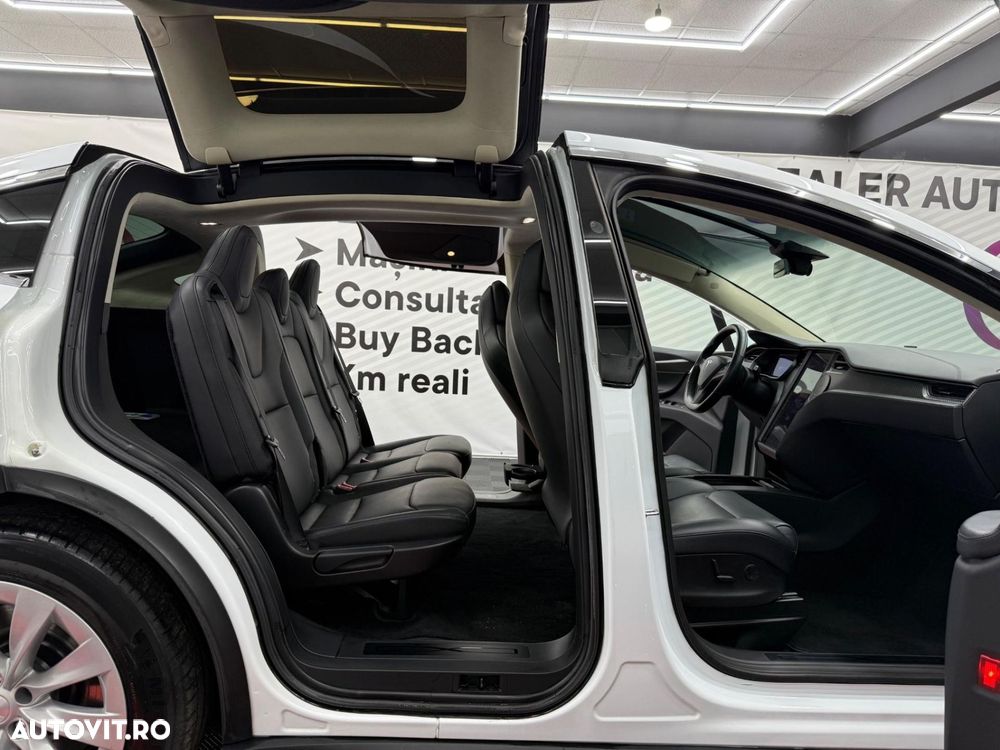Tesla Model X - 8
