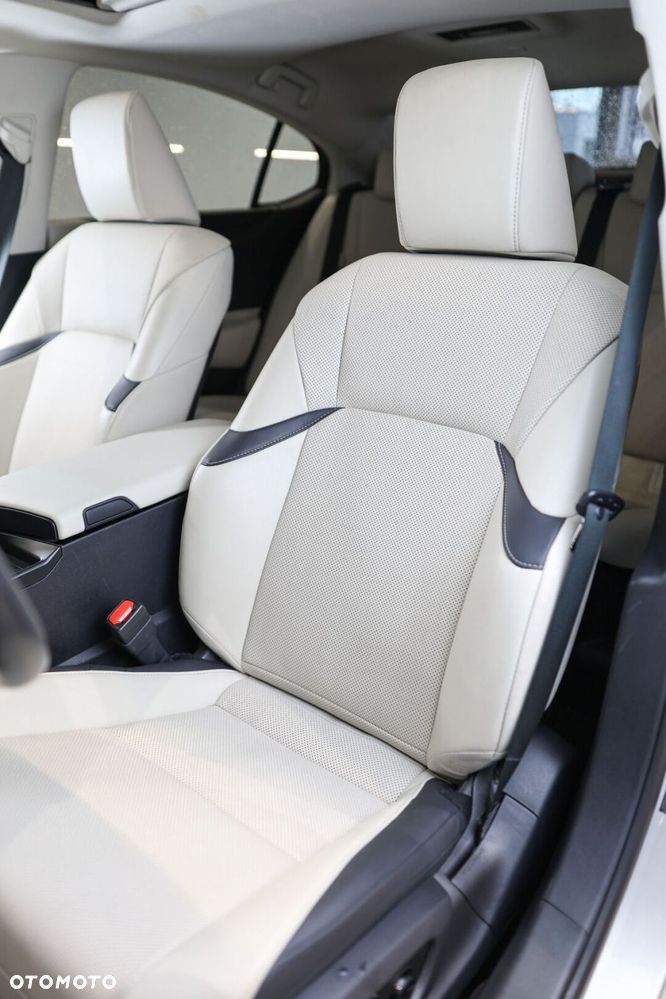 Lexus ES 300h Business Edition - 8