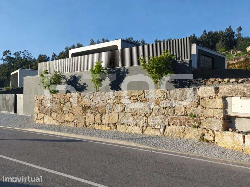 Moradia Térrea de Arquitetura Contemporânea com Piscina - Grande imagem: 3/33